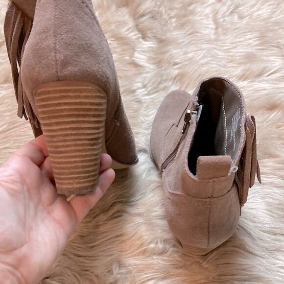 Steve Madden Cian Stacked Heel Leather Suede Taupe Tassel Western Poncho Bootie - Picture 6 of 11